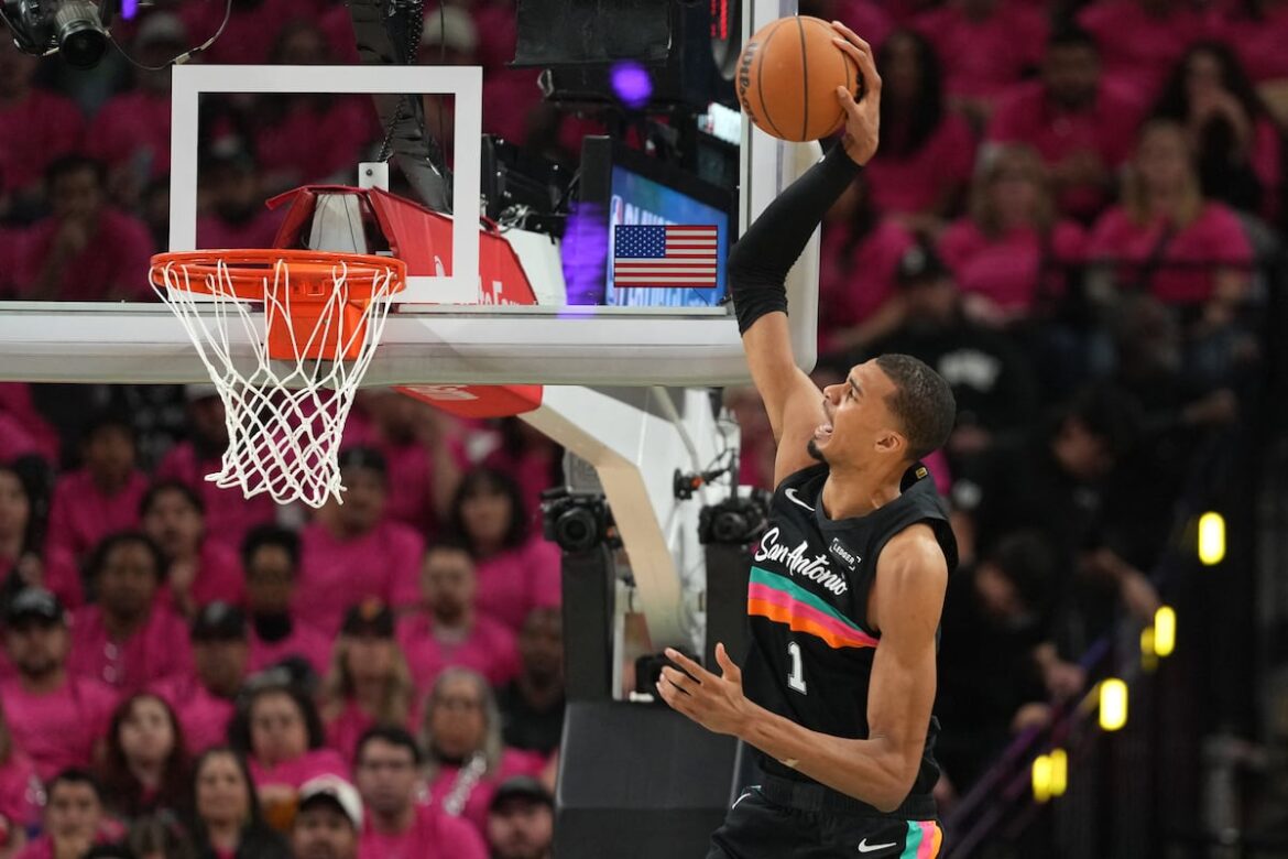 Victor Wembanyama debuta en playoffs con récord para los Spurs