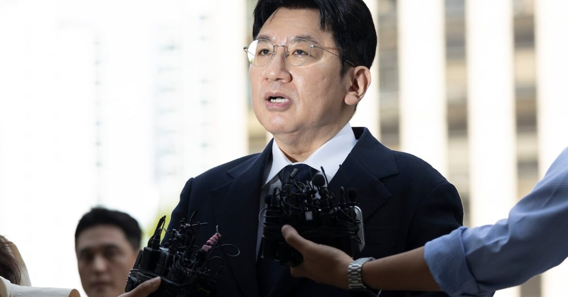 Fiscalía solicita arresto de fundador de HYBE por fraude millonario