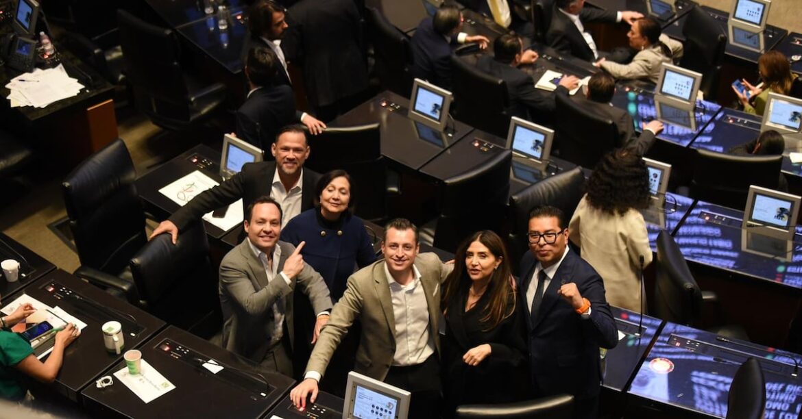 Gobierno crea Observatorio Permanente y anuncia apoyos tras derrame en el Golfo; legisladores exigen esclarecer causas