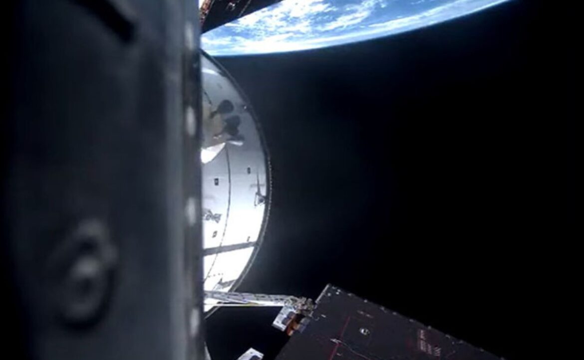 Astronautas de Artemis II orbitan la Tierra y resuelven falla en inodoro tras despegue