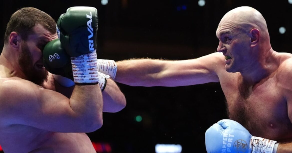 Tyson Fury vence por decisión unánime a Arslanbek Makhmudov y reta a Anthony Joshua