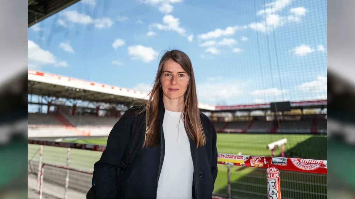Marie-Louise Eta es la primera mujer entrenadora en la historia de la Bundesliga