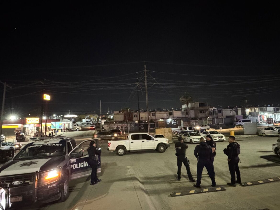 Cierran carril en Cuauhtémoc Sur por obras; reportan ataque a cuatro taxistas y un homicidio en Tijuana