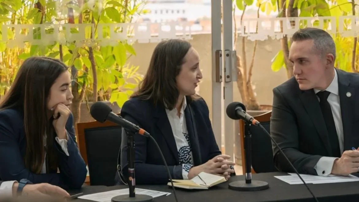 Capacitan a policías del Metro; reportan incidente con operador y alta afluencia en líneas