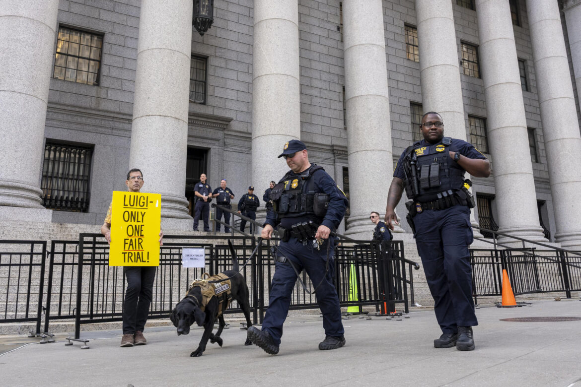 Fijan fechas para juicios federal y estatal contra Luigi Mangione por asesinato de ejecutivo de UnitedHealthcare