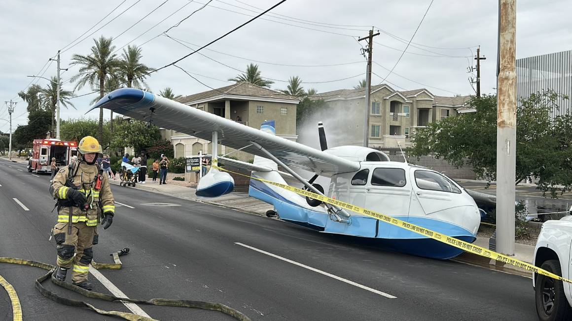 Avioneta realiza aterrizaje de emergencia en calle de Phoenix sin víctimas graves