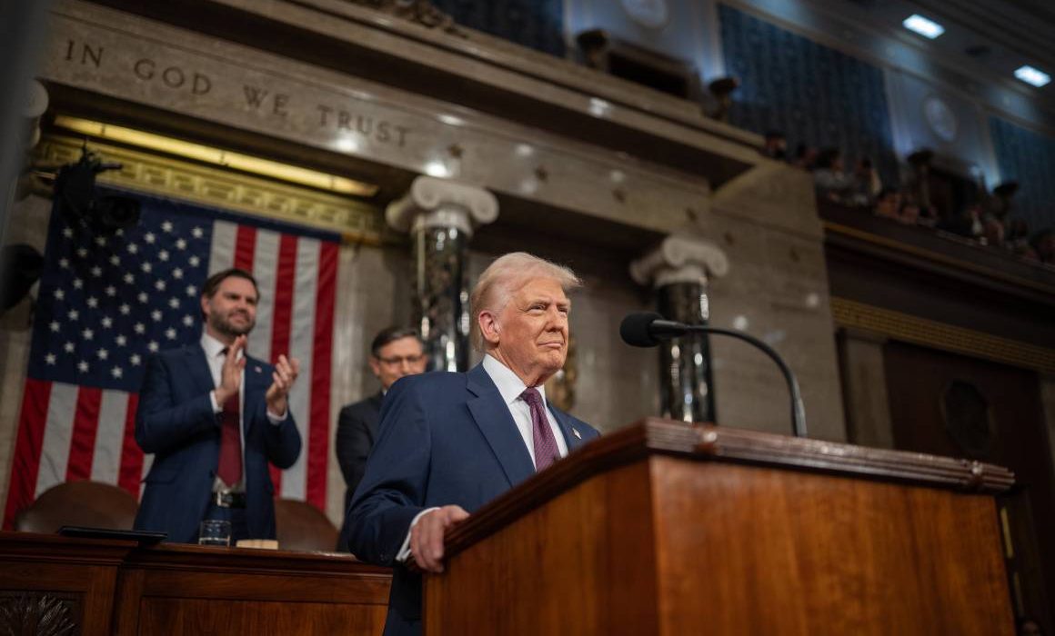 Tregua frágil entre EE.UU. e Irán permite reapertura parcial del Estrecho de Ormuz pese a violaciones reportadas