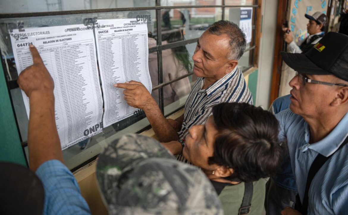 Elecciones en Perú continúan en incertidumbre con 75% de actas procesadas