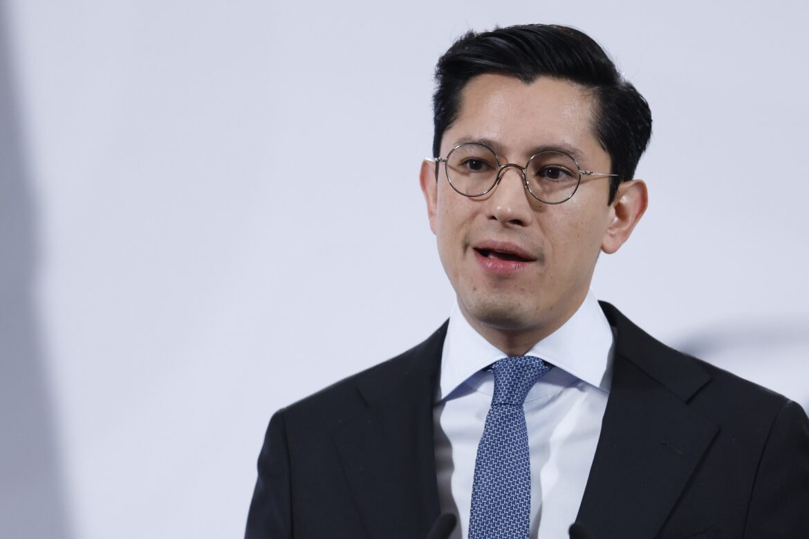 Senado recibe nombramiento de Roberto Velasco para SRE; INE reestructura comisiones