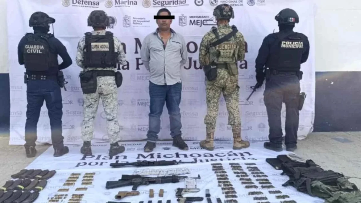 Detienen en Michoacán a hijo de ‘El Abuelo Farías’ con armamento
