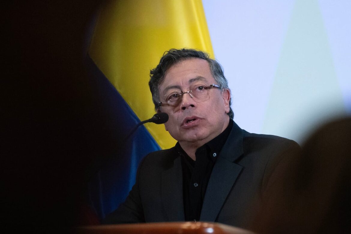 Petro retira embajadora y llama ‘monstruosidad’ aranceles de Ecuador; Noboa cita falta de combate al narcotráfico