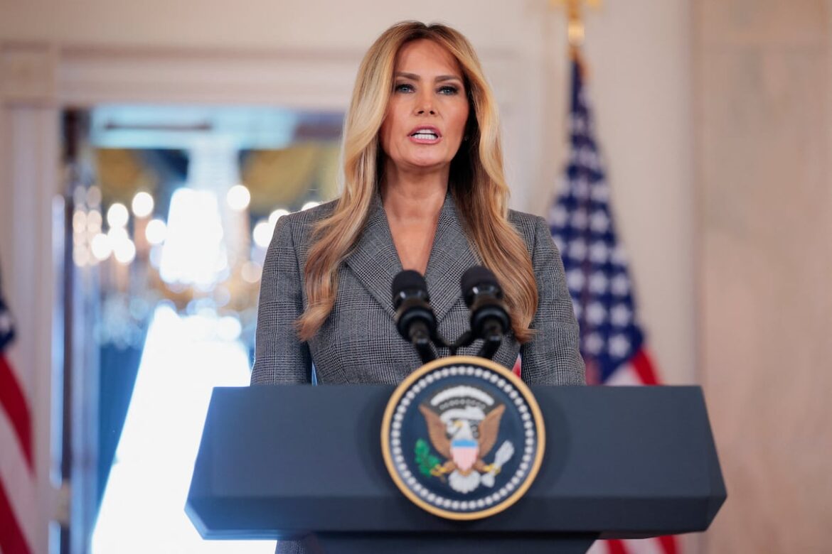 Melania Trump niega vínculos con Epstein y Maxwell en comparecencia en la Casa Blanca