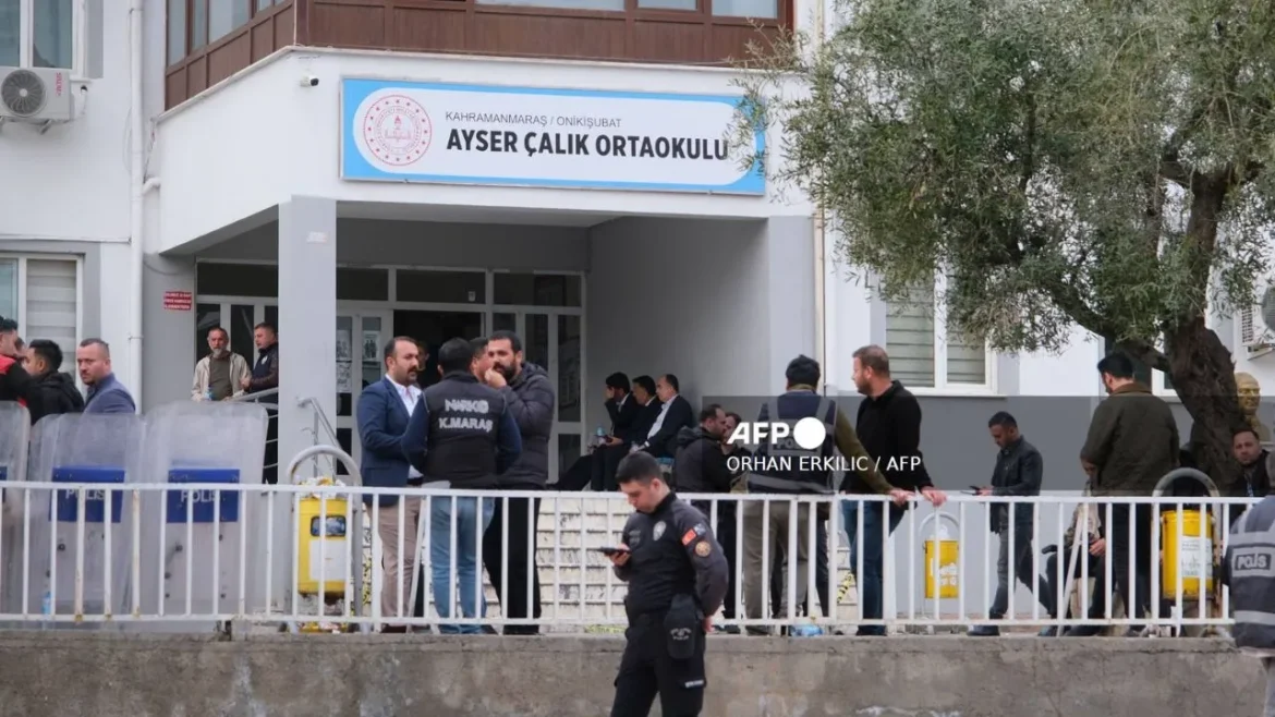 Alumno de 14 años mata a ocho estudiantes y un profesor en tiroteo escolar en Turquía