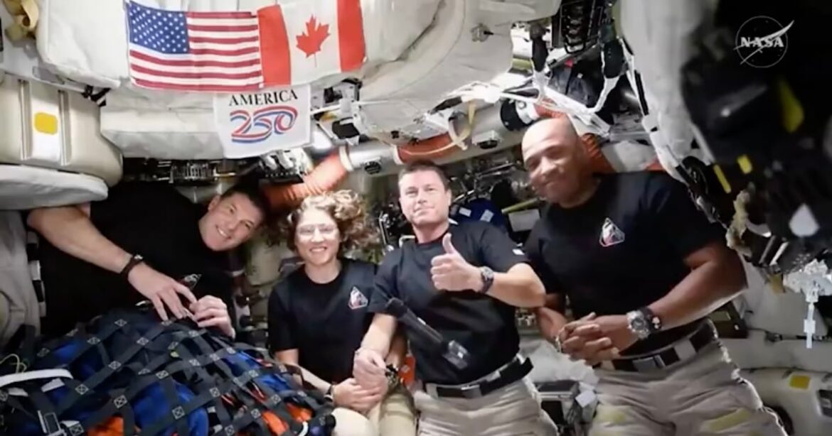 Artemis II logra sobrevuelo lunar histórico, rompe récord de distancia y recibe elogios de Trump