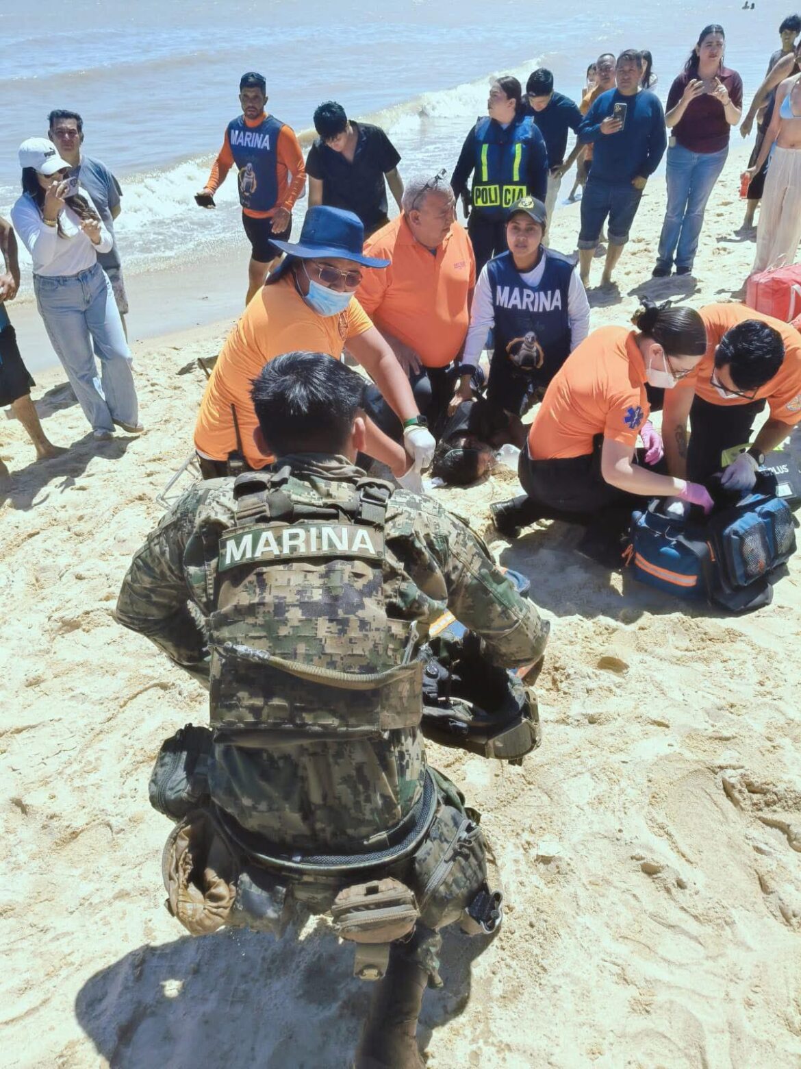 Marino rescata a vacacionistas en riesgo de ahogamiento en San Felipe durante Operación Salvavidas