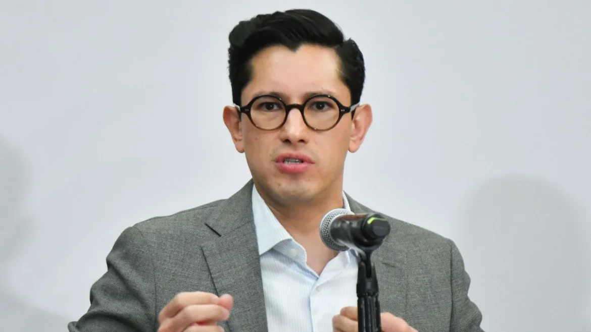 Senado ratifica a Roberto Velasco como titular de la Cancillería