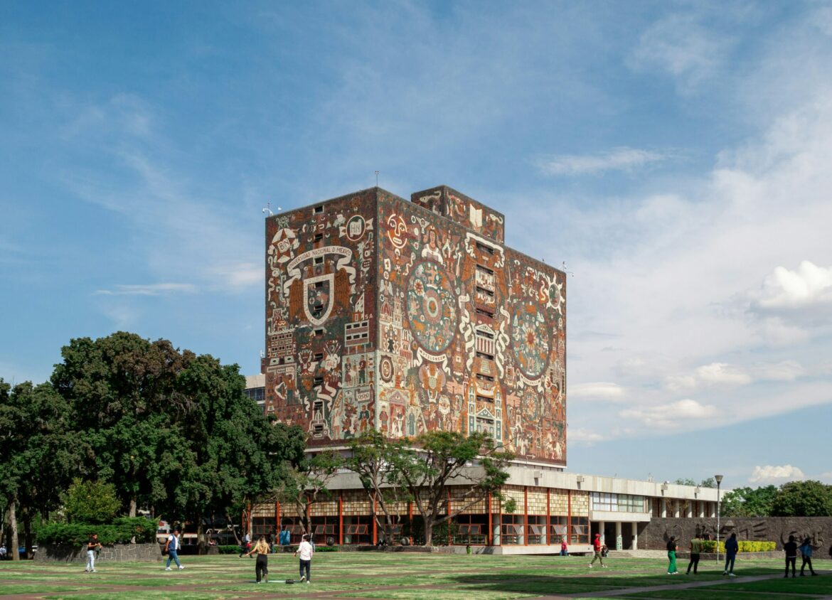 Rector de la UNAM plantea revisar evaluaciones académicas ante el auge de la inteligencia artificial
