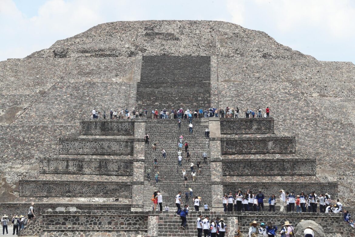 Turista canadiense muere y 13 resultan heridos en tiroteo en Teotihuacán; agresor se suicida