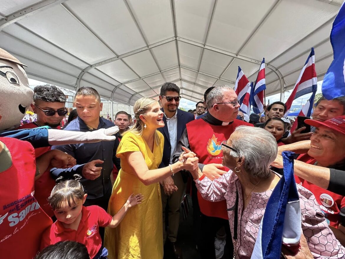 Pastores evangélicos lideran bendición en investidura presidencial de Costa Rica