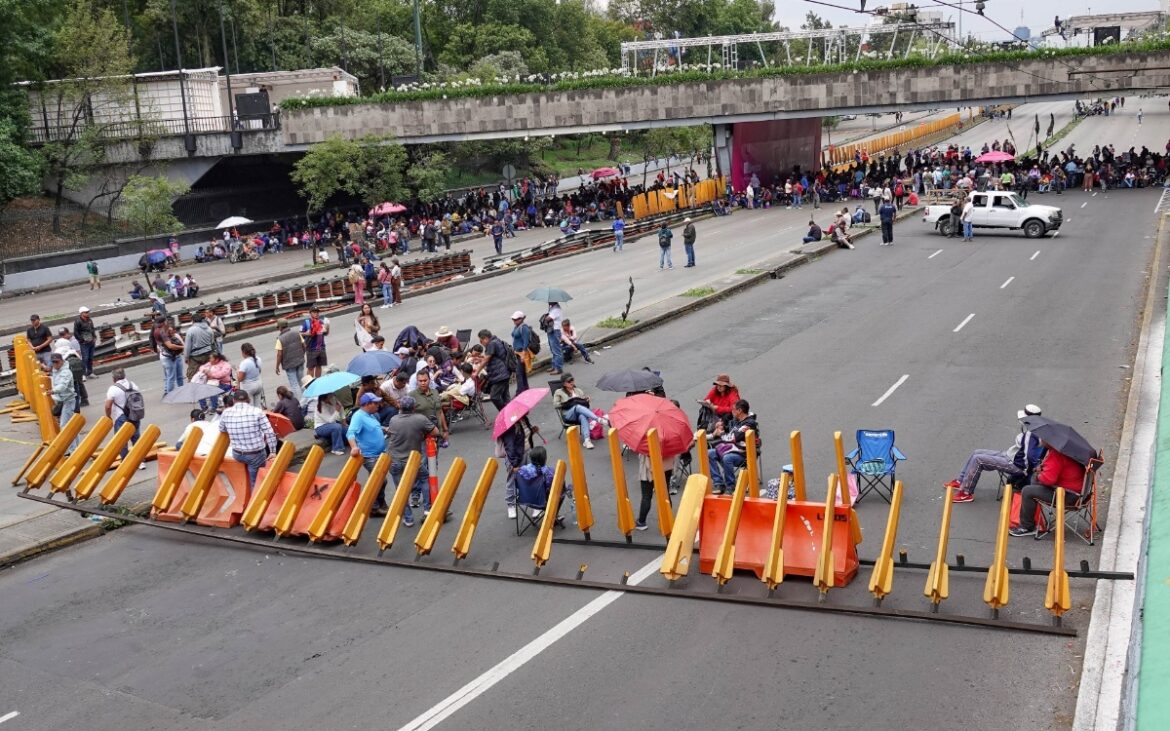 Segob llama a la CNTE al diálogo tras bloqueo de más de dos horas en Circuito Interior