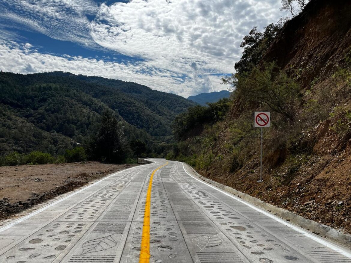 Inauguran camino artesanal en Oaxaca y cuestionan cobros de agua en Torreón