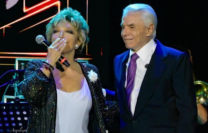 Angélica María y Enrique Guzmán se despiden de Tijuana con concierto