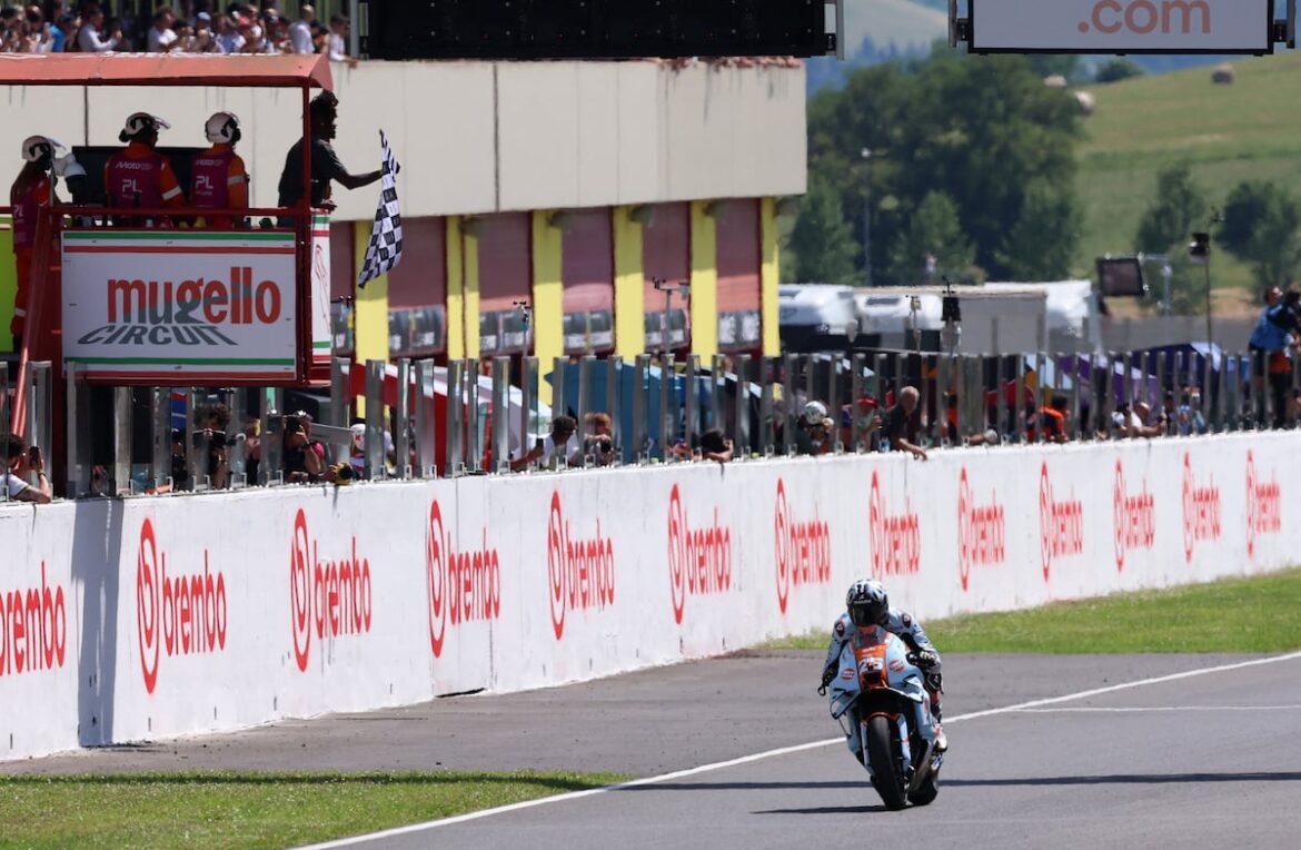 Raúl Fernández rompe el dominio de Ducati en Mugello y gana la sprint del GP de Italia