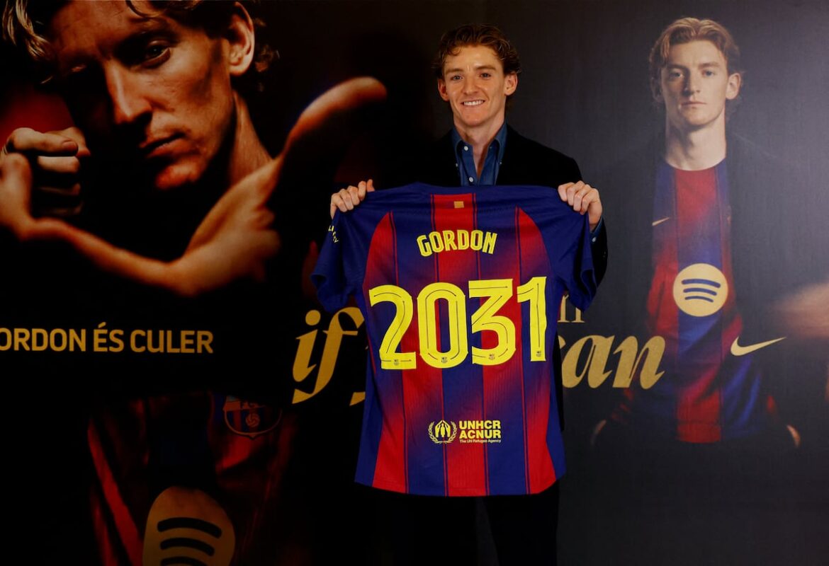 El Barcelona oficializa el fichaje de Anthony Gordon tras superar trámites burocráticos