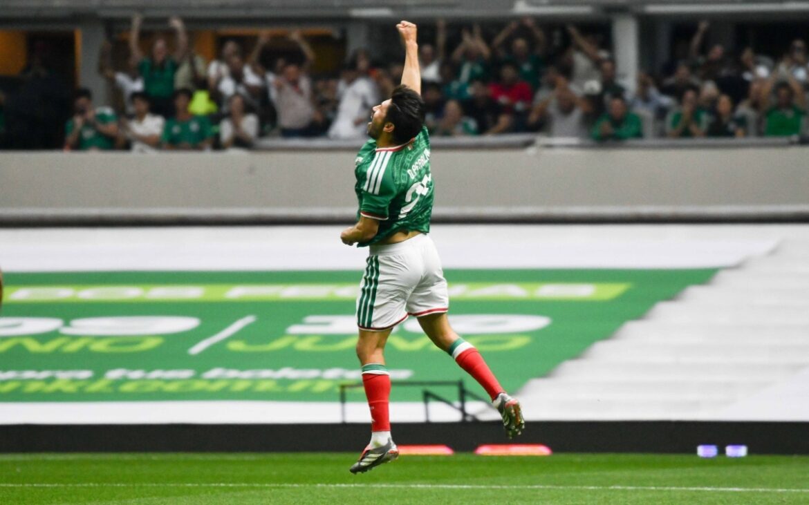 Leyendas de México vencen 3-2 a leyendas de Brasil en el Estadio Azteca