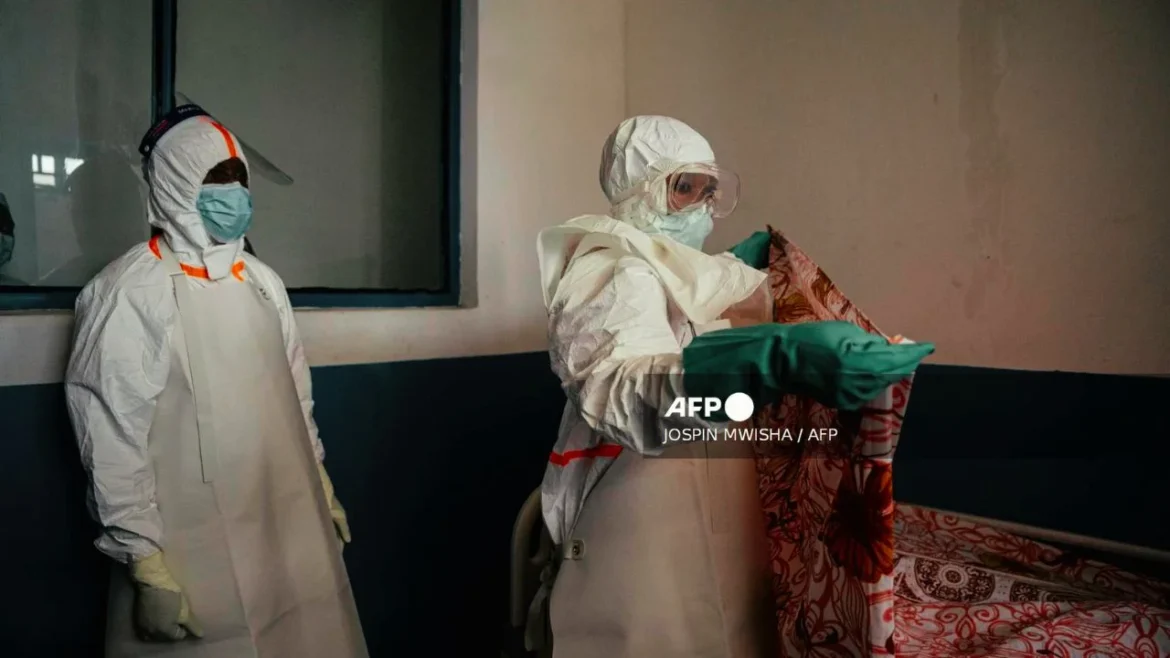 Brasil investiga casos sospechosos de ébola y Norteamérica restringe viajes