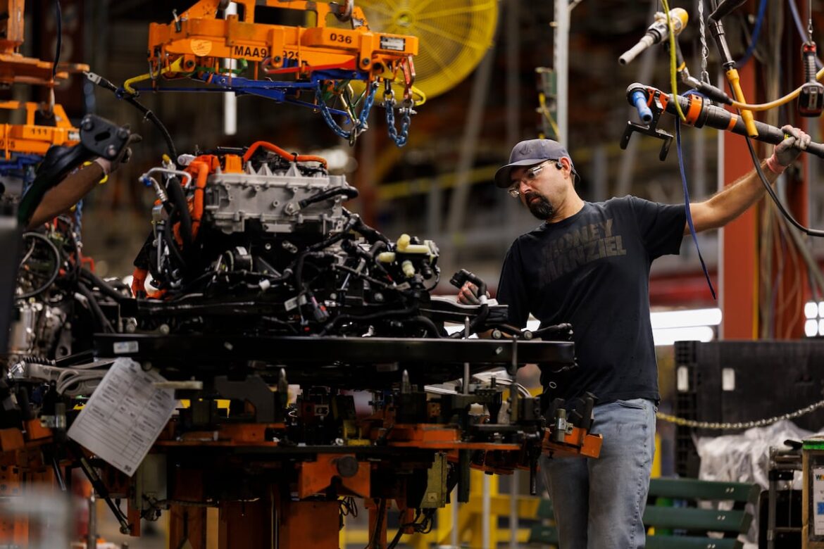 Estados Unidos propone que 50% de componentes automotrices sean de origen estadounidense para revisar el TMEC