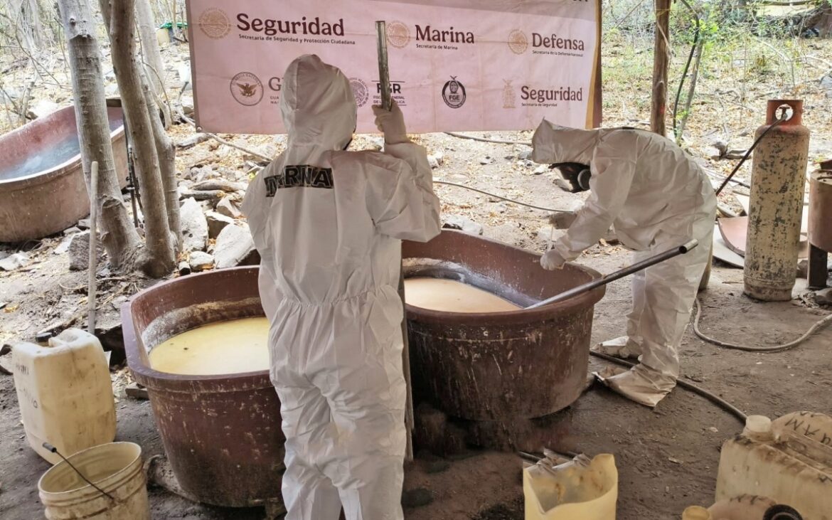 Marina destruye dos narcolaboratorios de ‘Los Mayos’ en Culiacán e incauta más de 2.3 toneladas de metanfetaminas