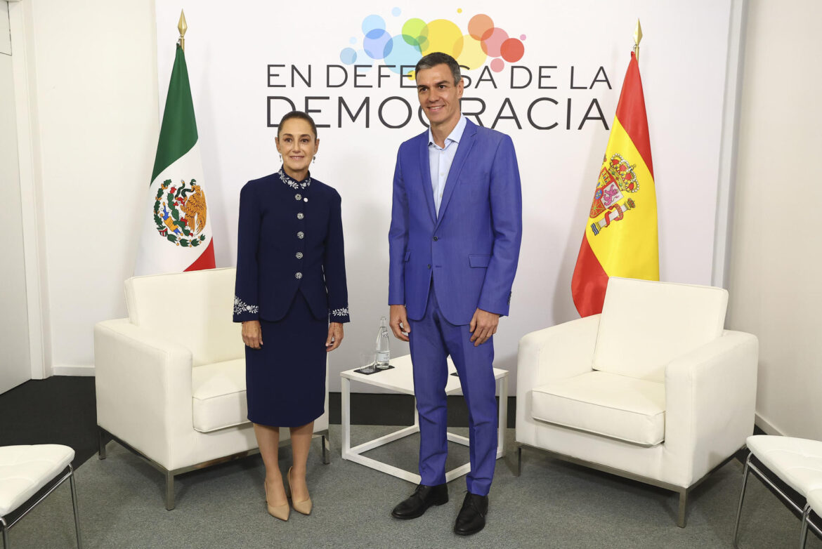 Sheinbaum y Sánchez se reúnen en Barcelona; acuerdan cumbre progresista en México para 2027