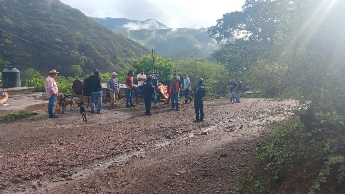 Habitantes de ejido en Coyuca de Catalán se atrincheran ante amenazas de La Familia Michoacana
