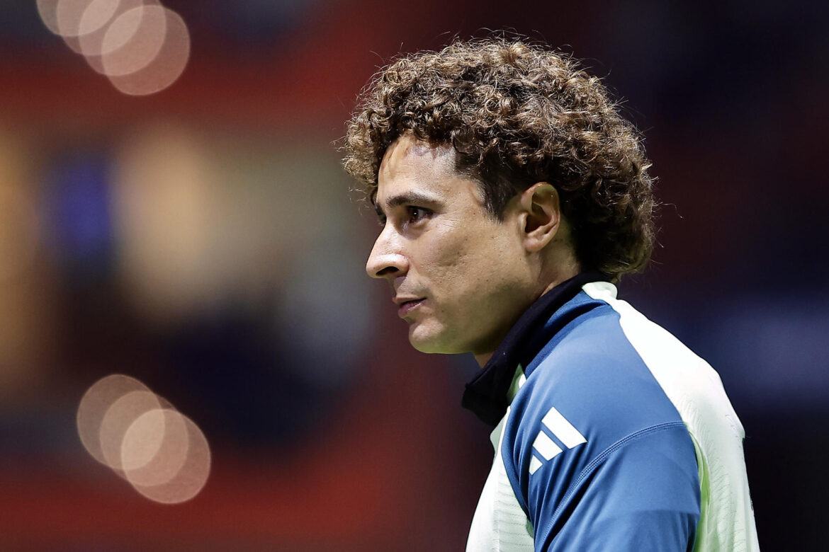 David Raya elogia a Memo Ochoa como referente mundial tras su sexto Mundial