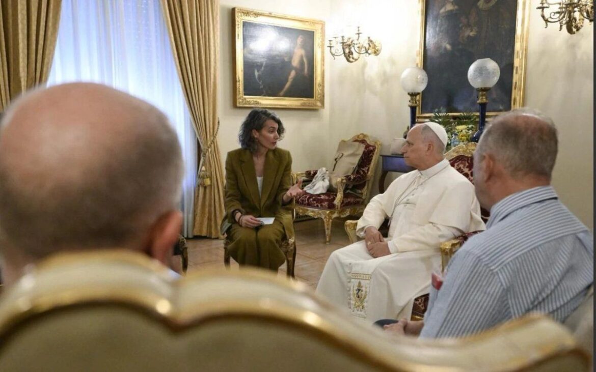 Papa León XIV se reúne con víctimas de abusos en Madrid y promete que la Iglesia sea un lugar seguro