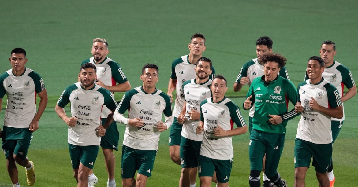 Javier Aguirre incluye a 12 jugadores del Mundial de Catar 2022 en la convocatoria para 2026