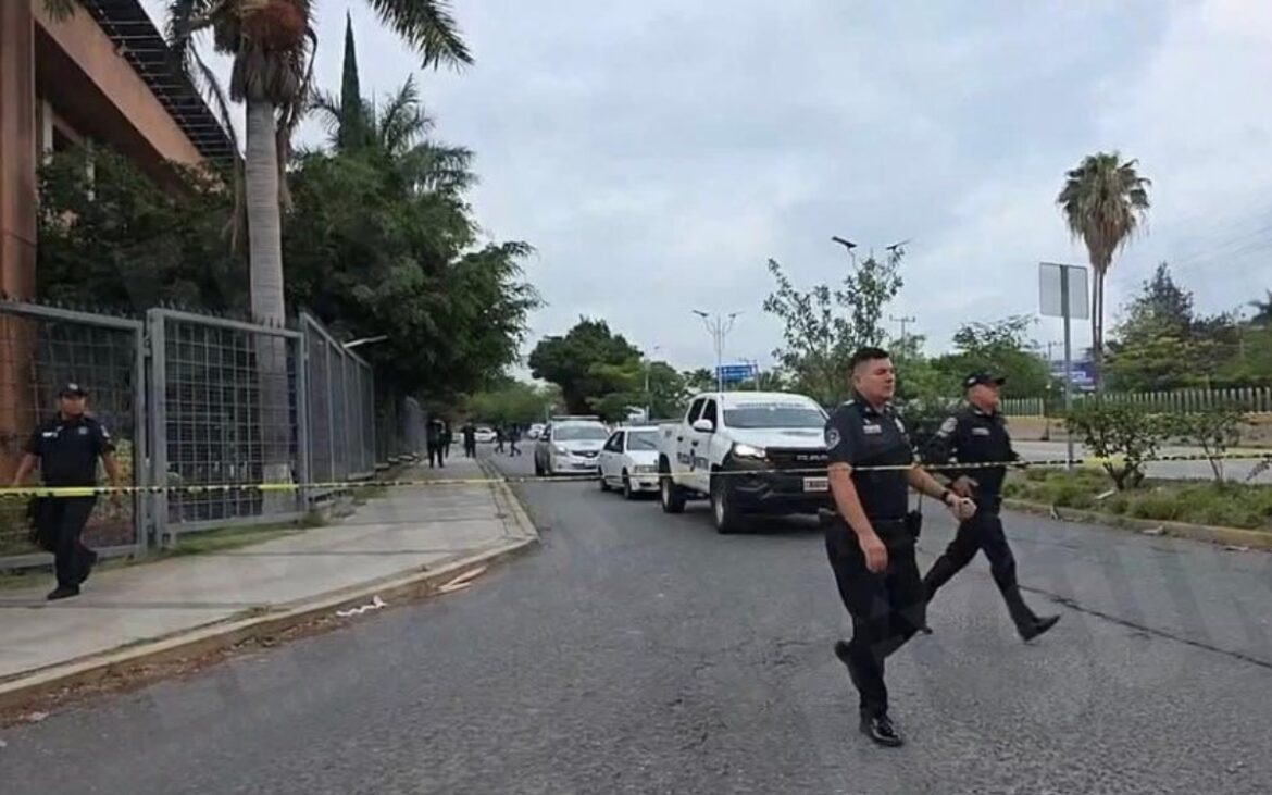 Hallan cuatro cuerpos decapitados frente al Congreso de Guerrero