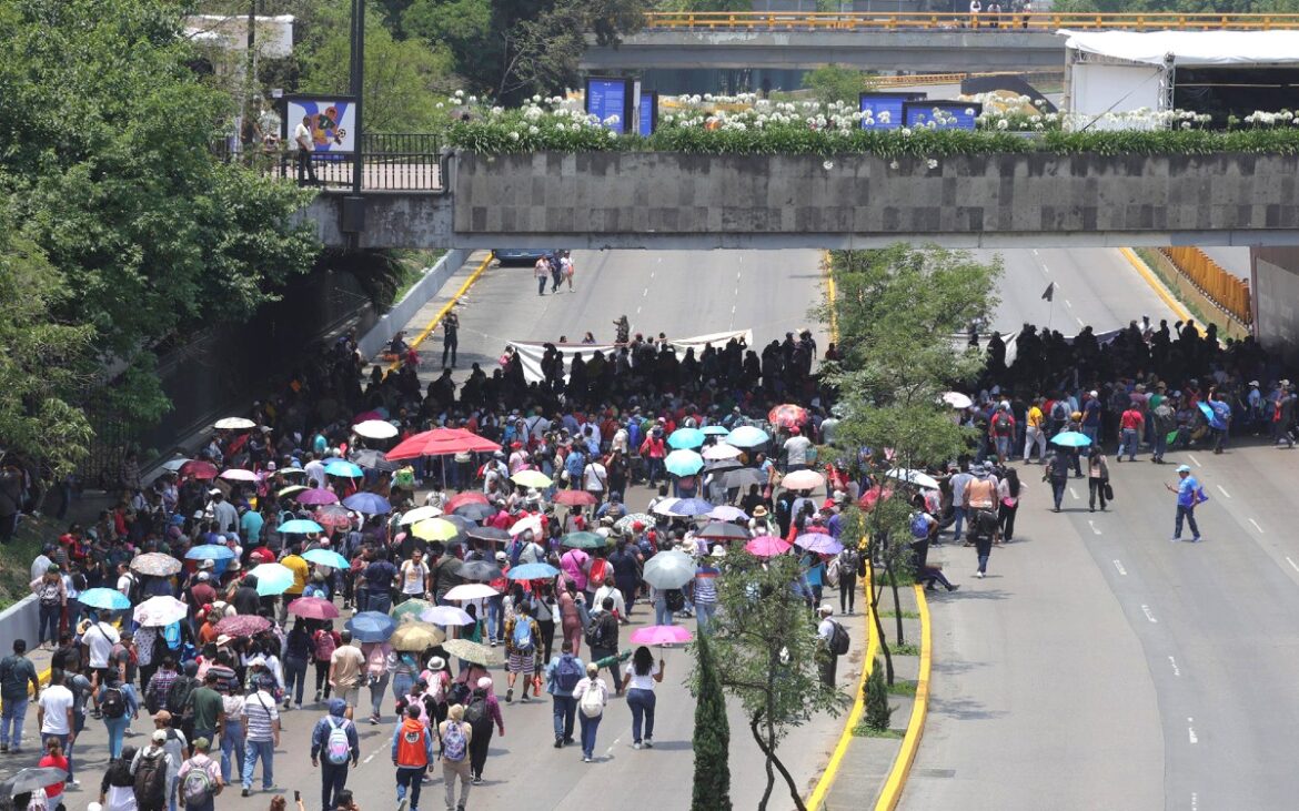 CNTE entra en receso sin acuerdo y escala protestas en Ciudad de México