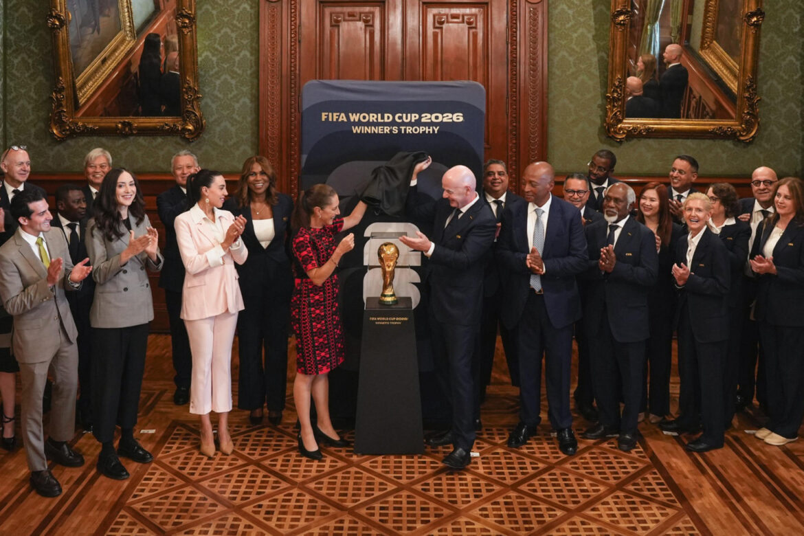 Sheinbaum recibe a Infantino en víspera del Mundial; FIFA prevé superar récord de asistencia