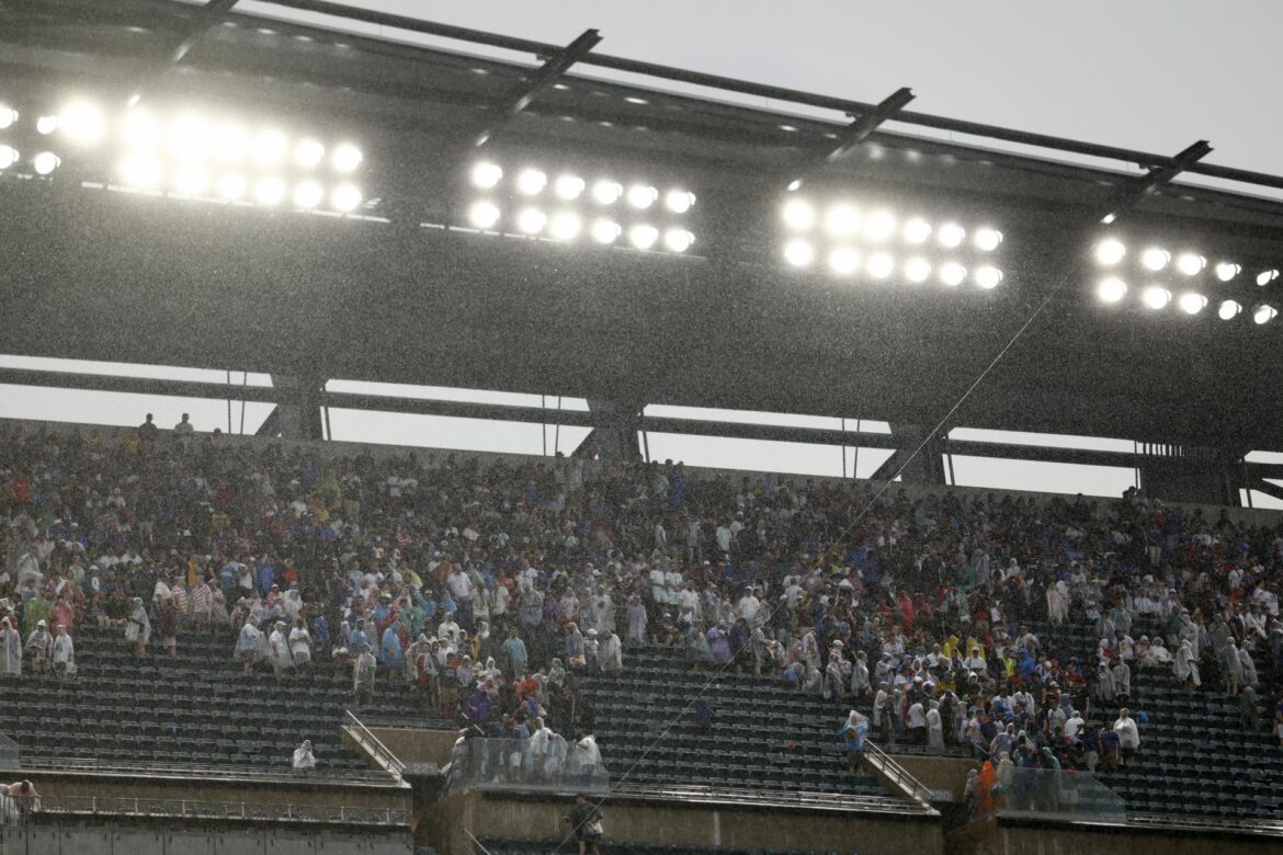 Francia vence 3-0 a Irak en partido suspendido por tormenta eléctrica en Filadelfia