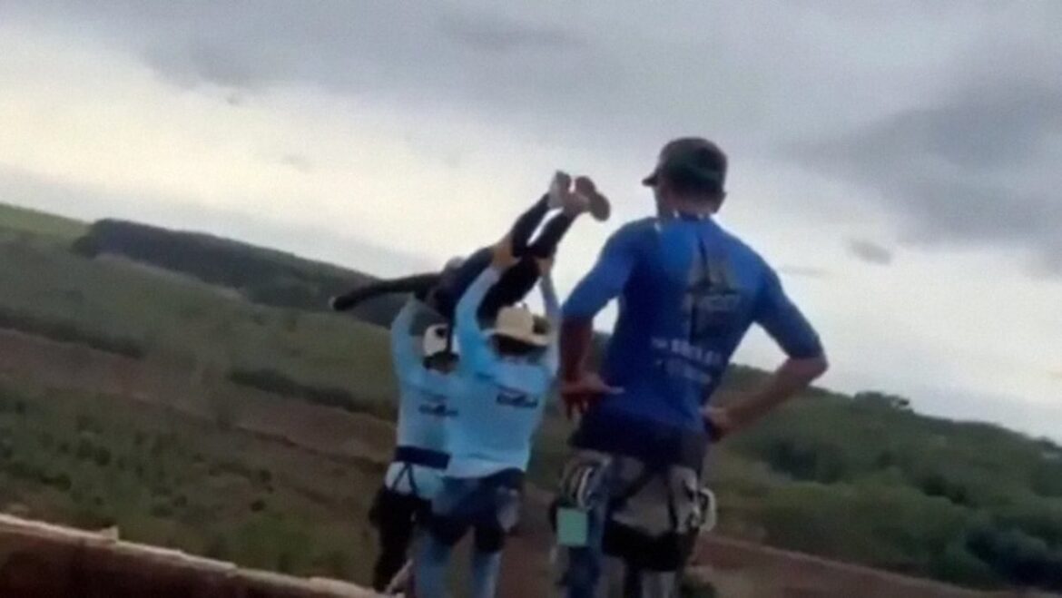 Encarcelan a tres operarios tras lanzar sin cuerda a mujer en salto de bungee en Brasil