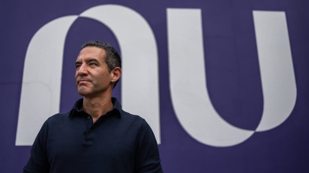 Nubank desmiente cierre tras enviar mensaje erróneo a clientes sobre liquidación