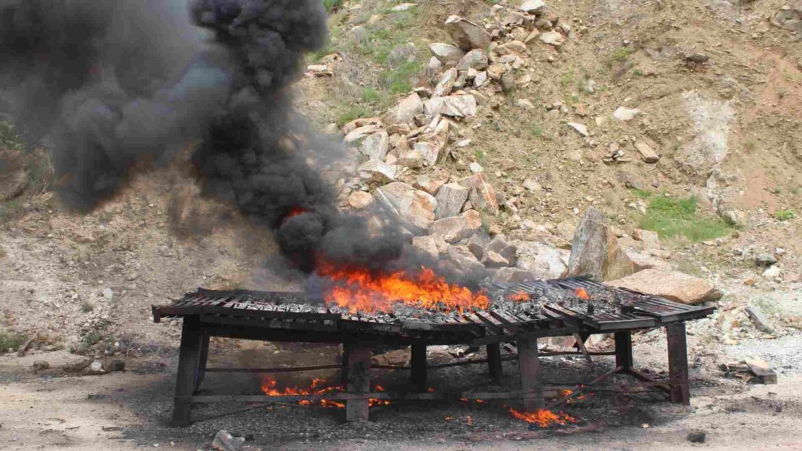 Marina destruye 1.5 toneladas de cocaína decomisada en Guerrero