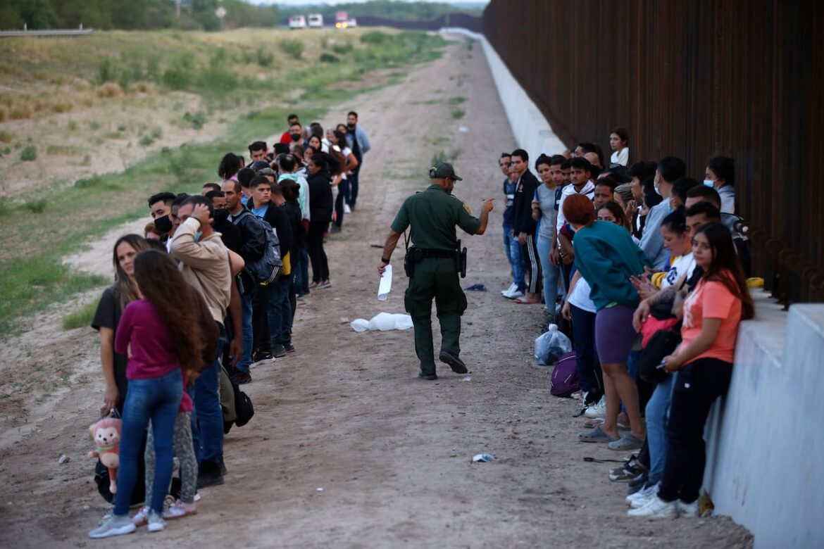 Corte Suprema de EE.UU. respalda medidas que bloquean solicitudes de asilo en la frontera con México