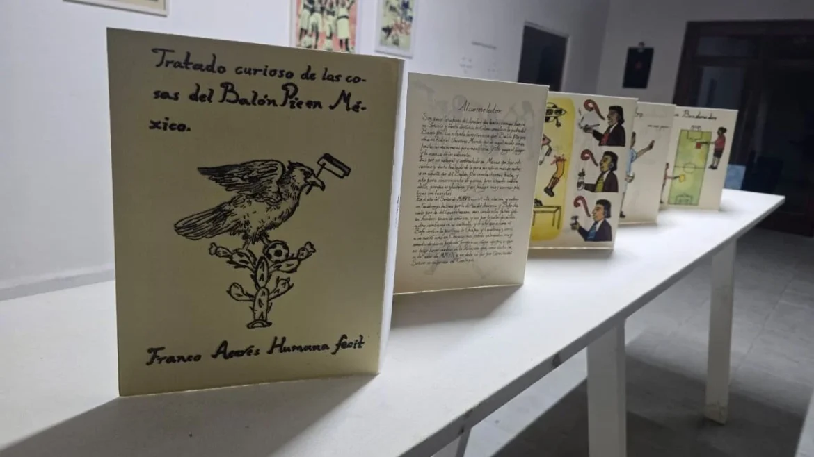 Exposición ‘Al balón le vale madres’ usa el fútbol para criticar problemas sociales en Coyoacán