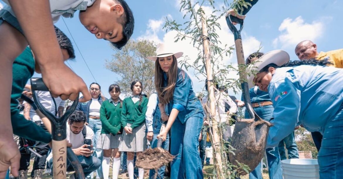 Gobernadora de Guanajuato encabeza reforestación y entrega obras en Abasolo