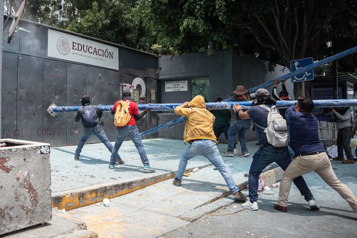 CNTE mantiene huelga y plantón en CDMX; Sheinbaum descarta desalojo pese a rechazo a propuesta de pensiones