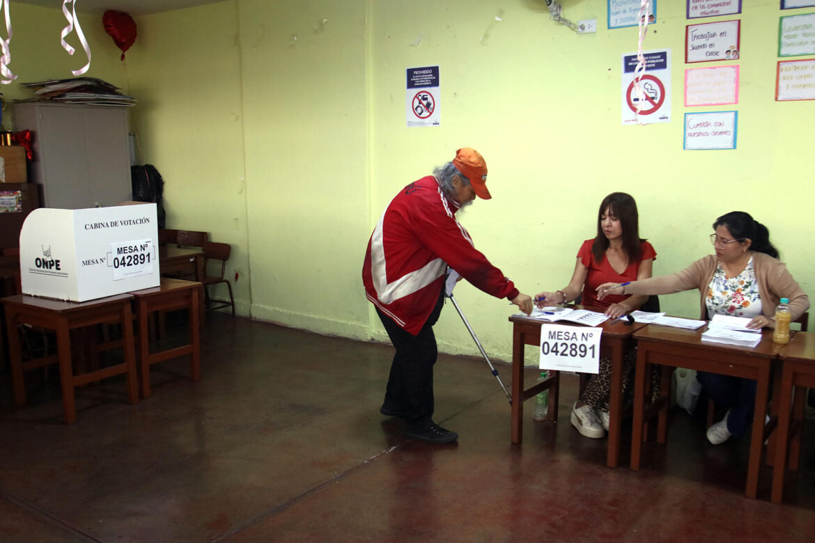 Keiko Fujimori y Roberto Sánchez definen segunda vuelta en Perú por estrecho margen