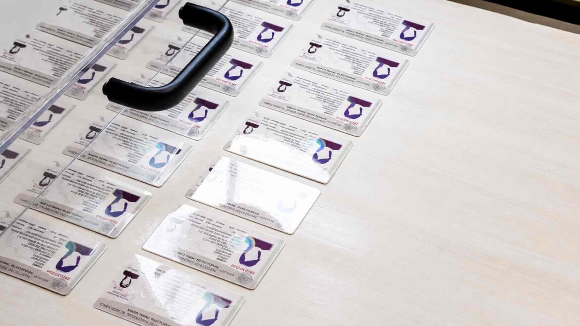 INE presenta nuevo modelo de credencial para votar con 25 medidas de seguridad e inclusión
